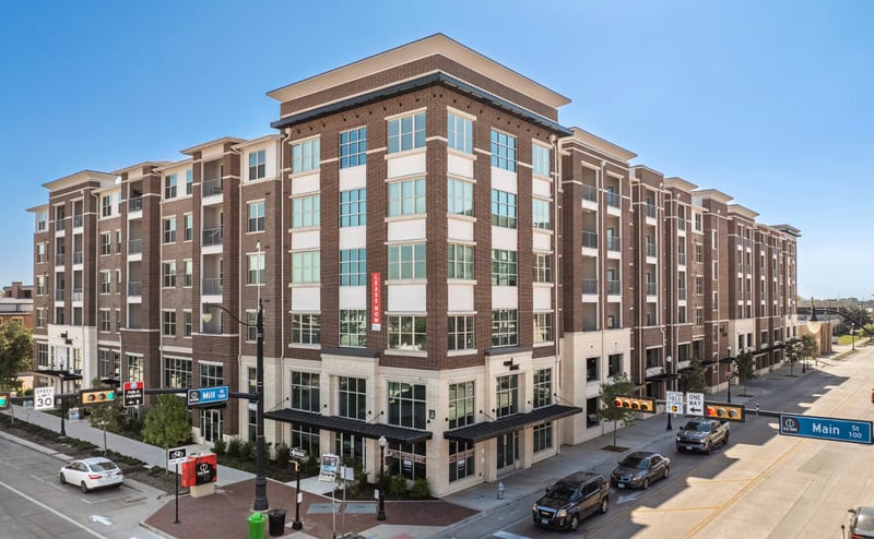 4 Star Mid-Rise Apartments, Suburban